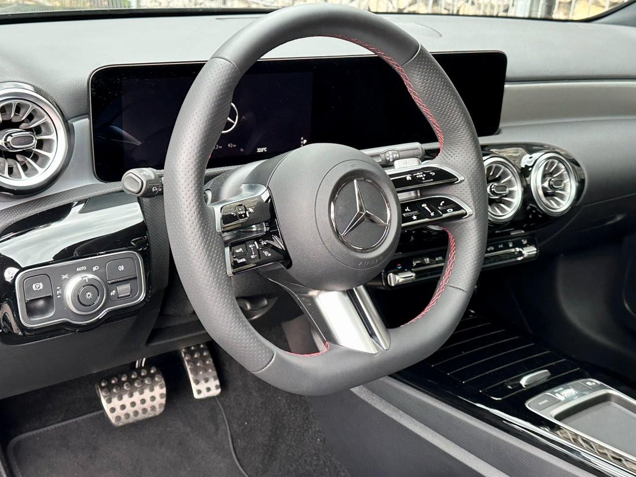 Mercedes-Benz A 250 e AMG Pano -Kamera -Ambiente -LED -Keyless