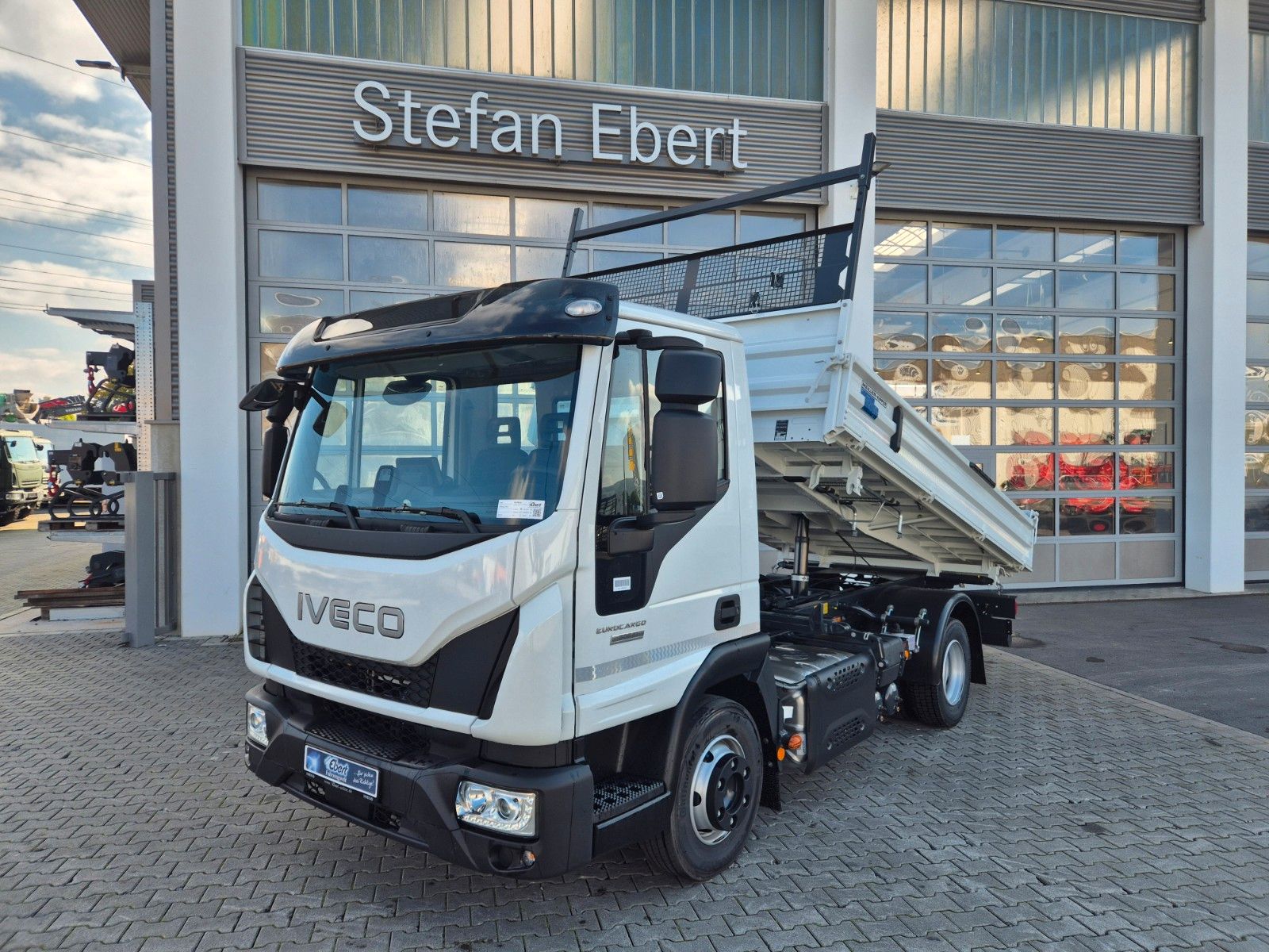 Fahrzeugabbildung Iveco Eurocargo ML80E21 Meiller 2x AHK 3 Sitze