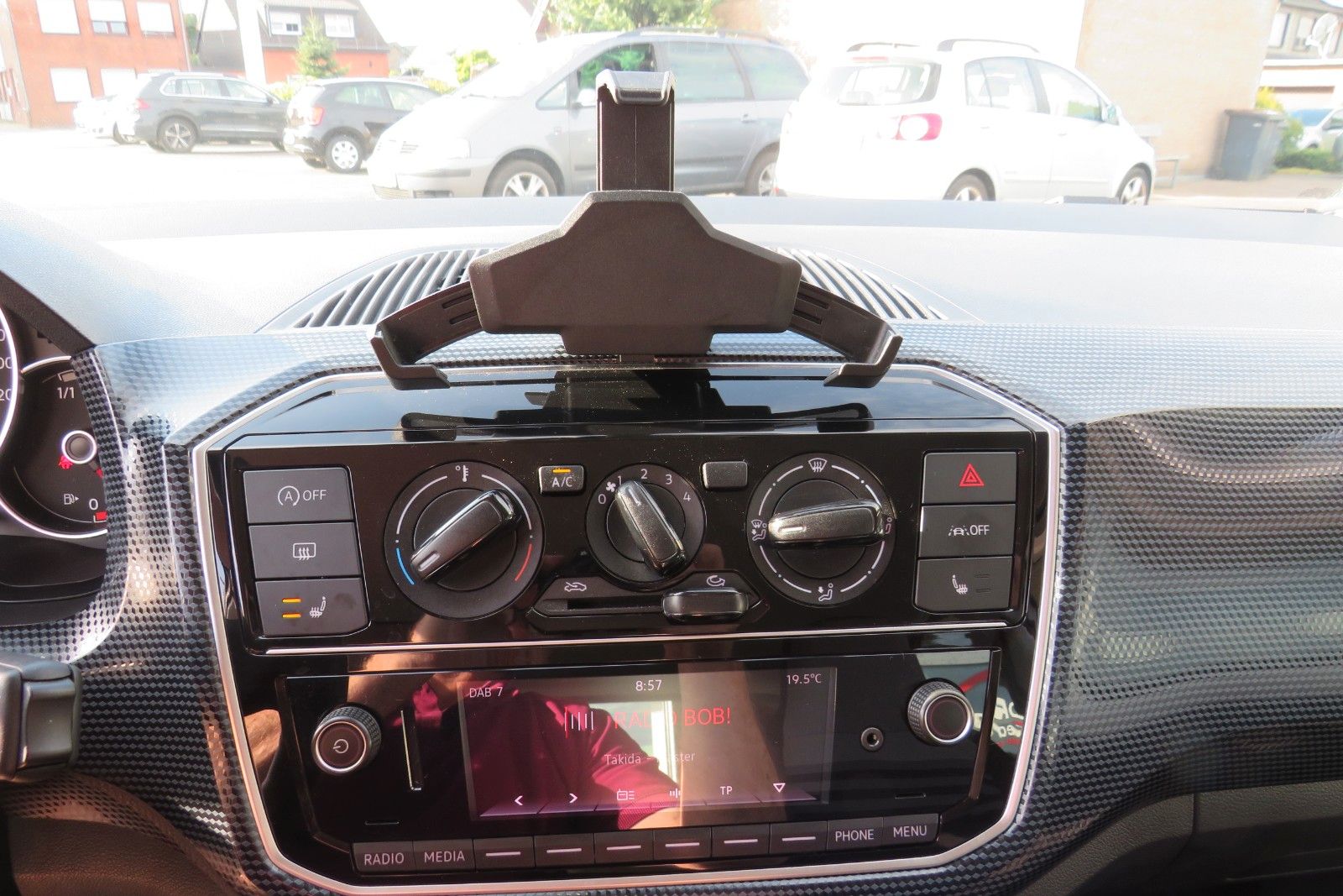 Fahrzeugabbildung Volkswagen up!  SITZHEIZUNG KLIMA 4-TÜREN NEBEL GJ 1.H