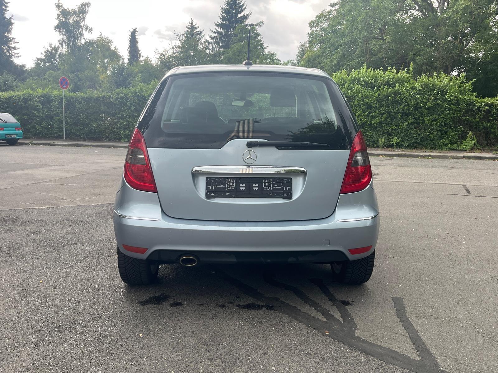 Mercedes-Benz A200 2010 — photo 5