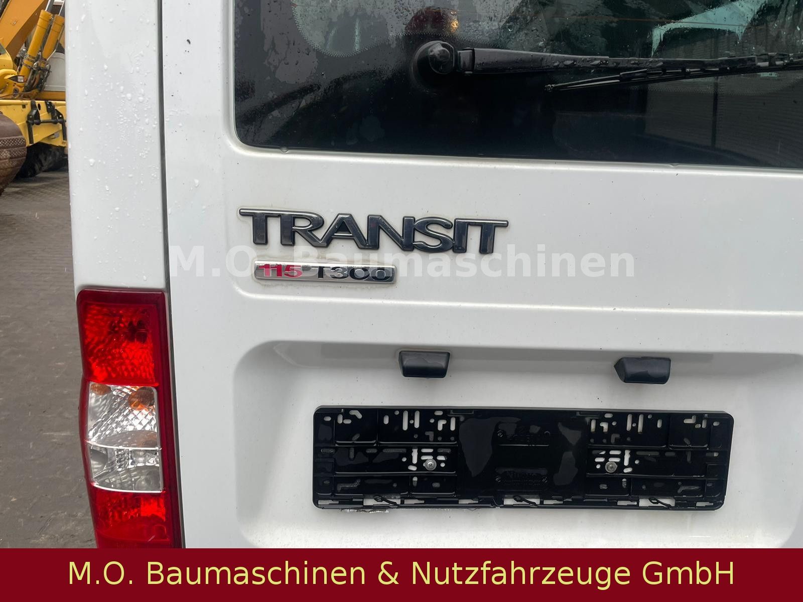 Fahrzeugabbildung Ford Transit 115T300 / 9 Sitzer