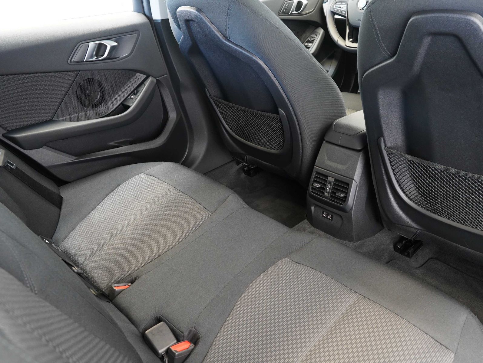 Fahrzeugabbildung BMW 120 d Advantage LED/NAVI/DRIVING-ASSISTANT