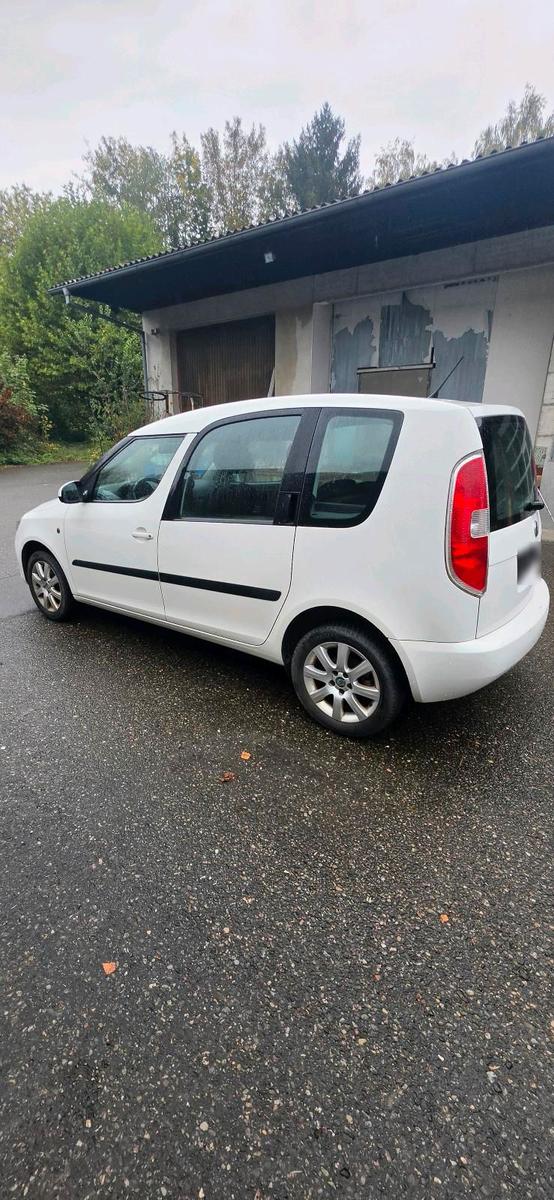Skoda Roomster 2012 — engine 90 HP (66kW)