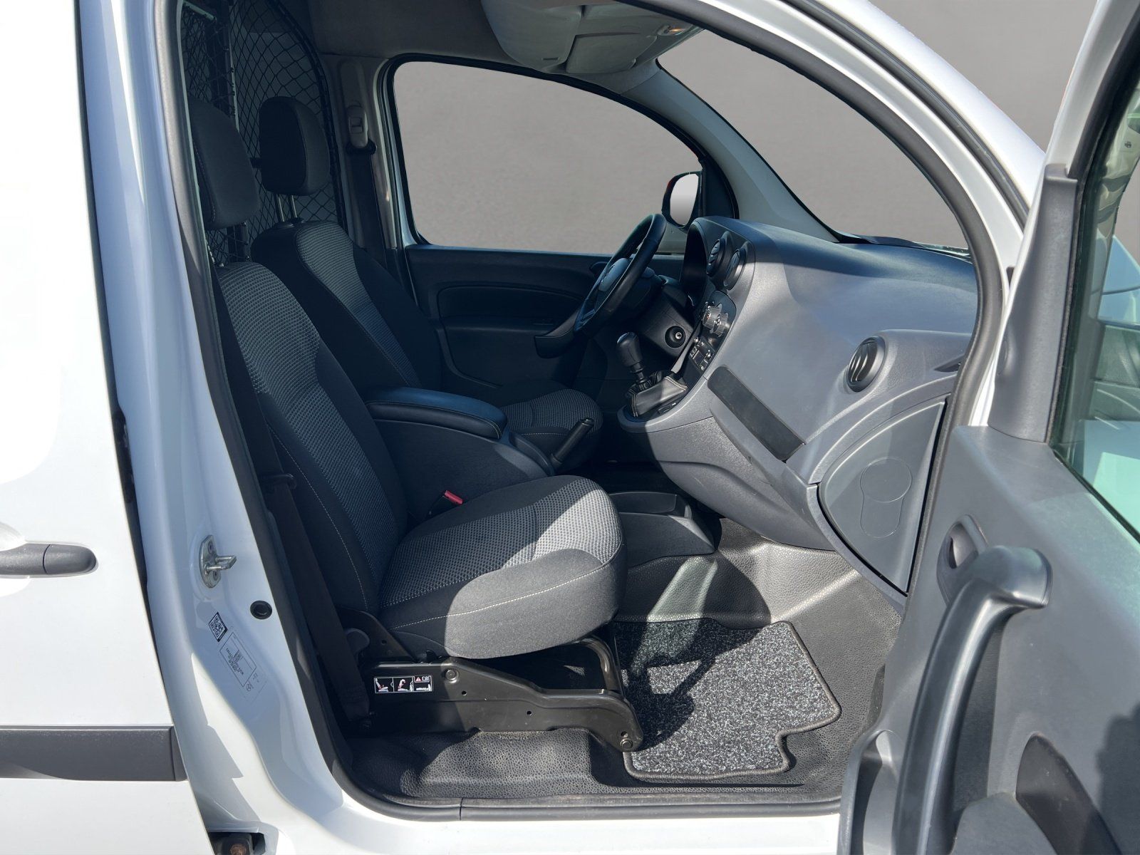 Fahrzeugabbildung Mercedes-Benz Citan 112 Kasten Lang AHK Leiterklappe