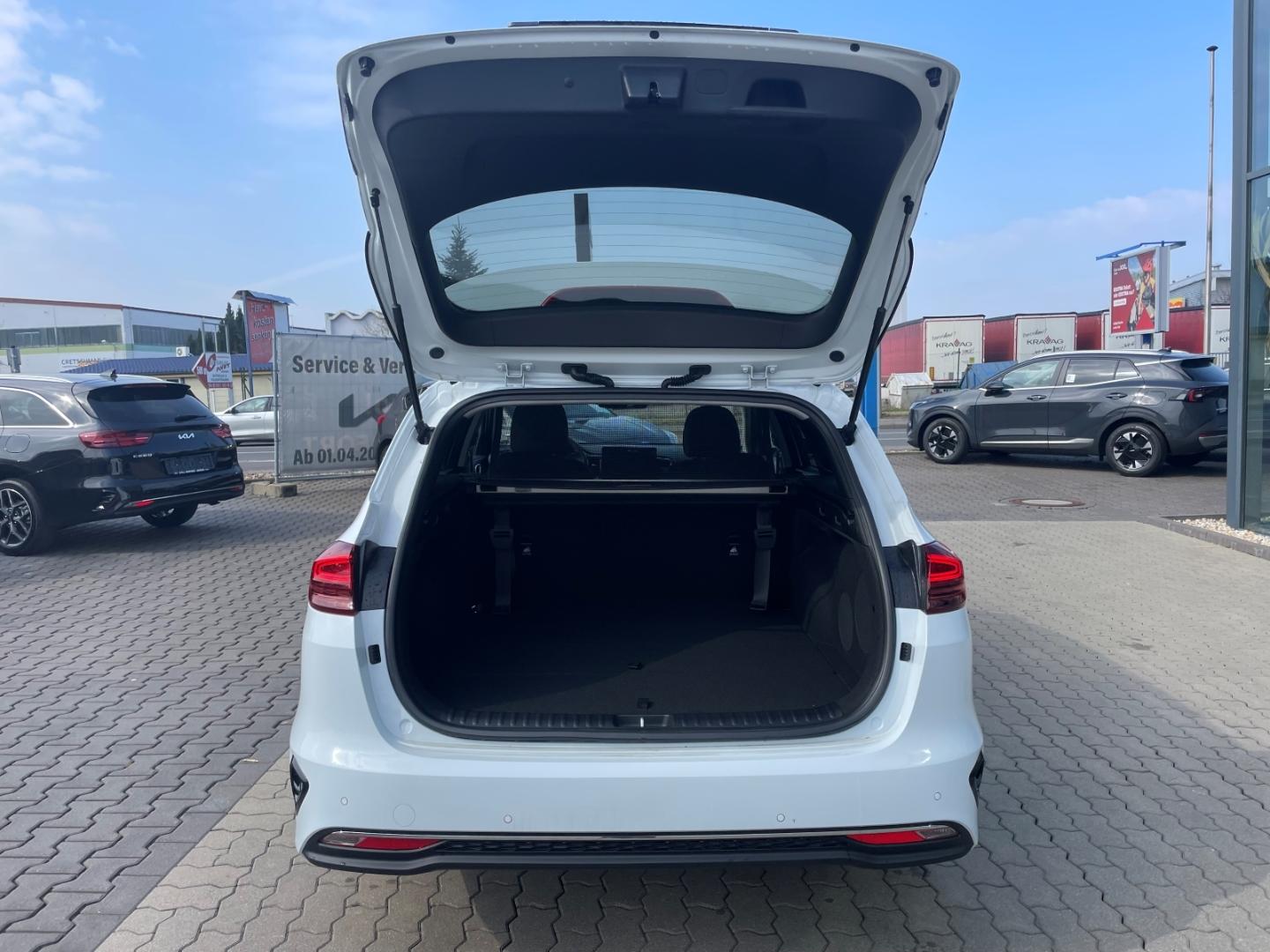 Kia Ceed_sw Ultimate Edition AppleCarPlay P8 P9