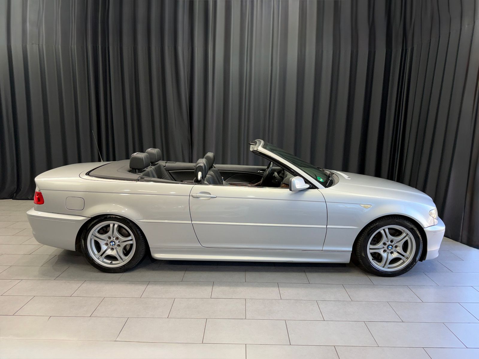 Fahrzeugabbildung BMW 330Ci|M-PAKET 2|HIFI|PDC|NAVI|LCI