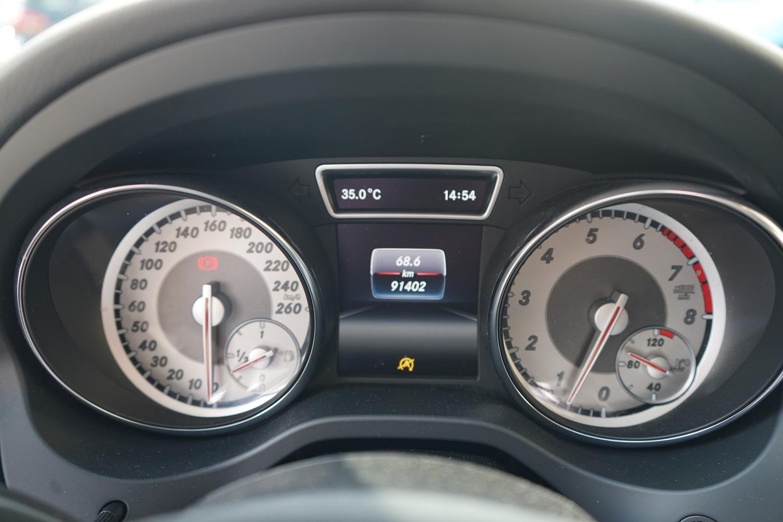Mercedes-Benz GLA 200 Standard Bi-Xenon Sitzheizung Kamera PDC