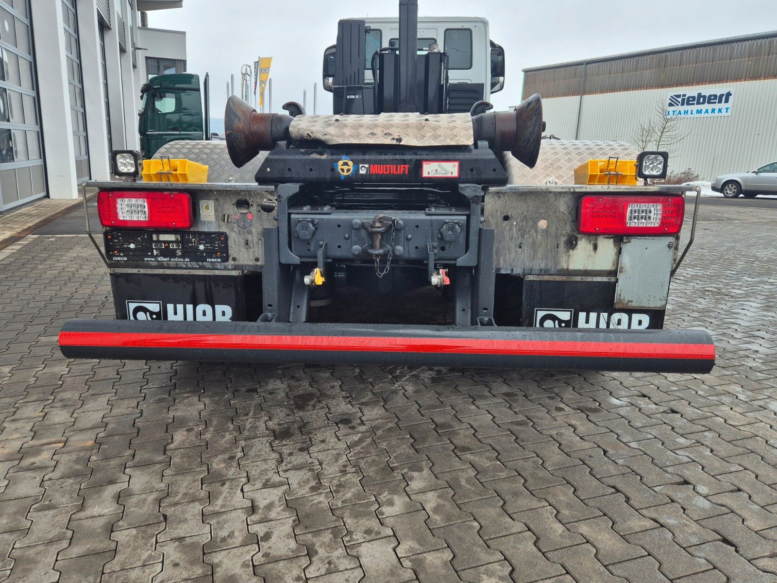 Fahrzeugabbildung Iveco X-Way AD360X48Z/P HR 8x4 HIAB ULT26S59