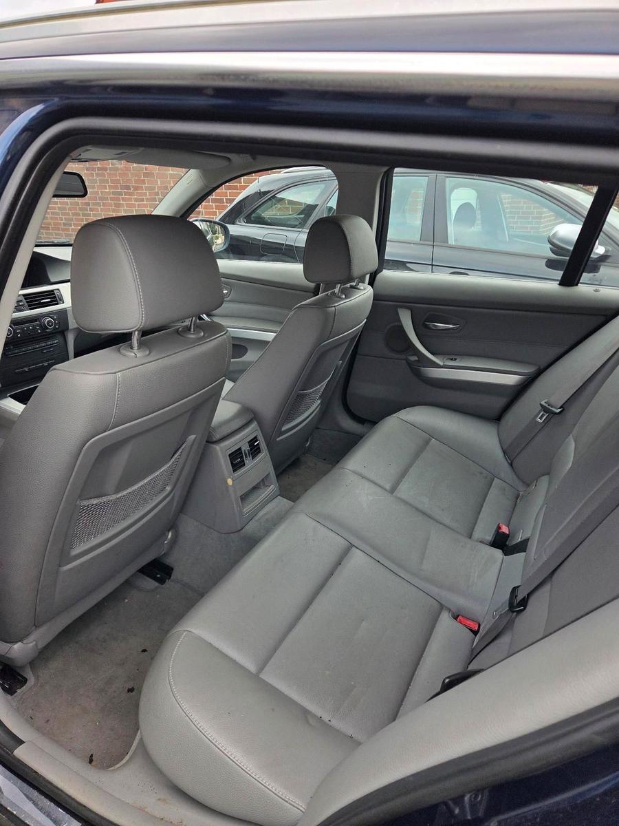 BMW 318 2011 — photo 5