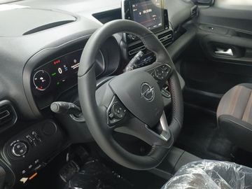 Fotografie 8 des Opel Combo Electric XL Ultimate Kamera Parkpilot