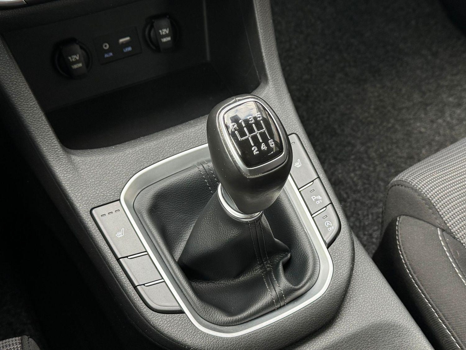 Hyundai i30 Select Kamera CarPlay Navi SHZ Tempom.