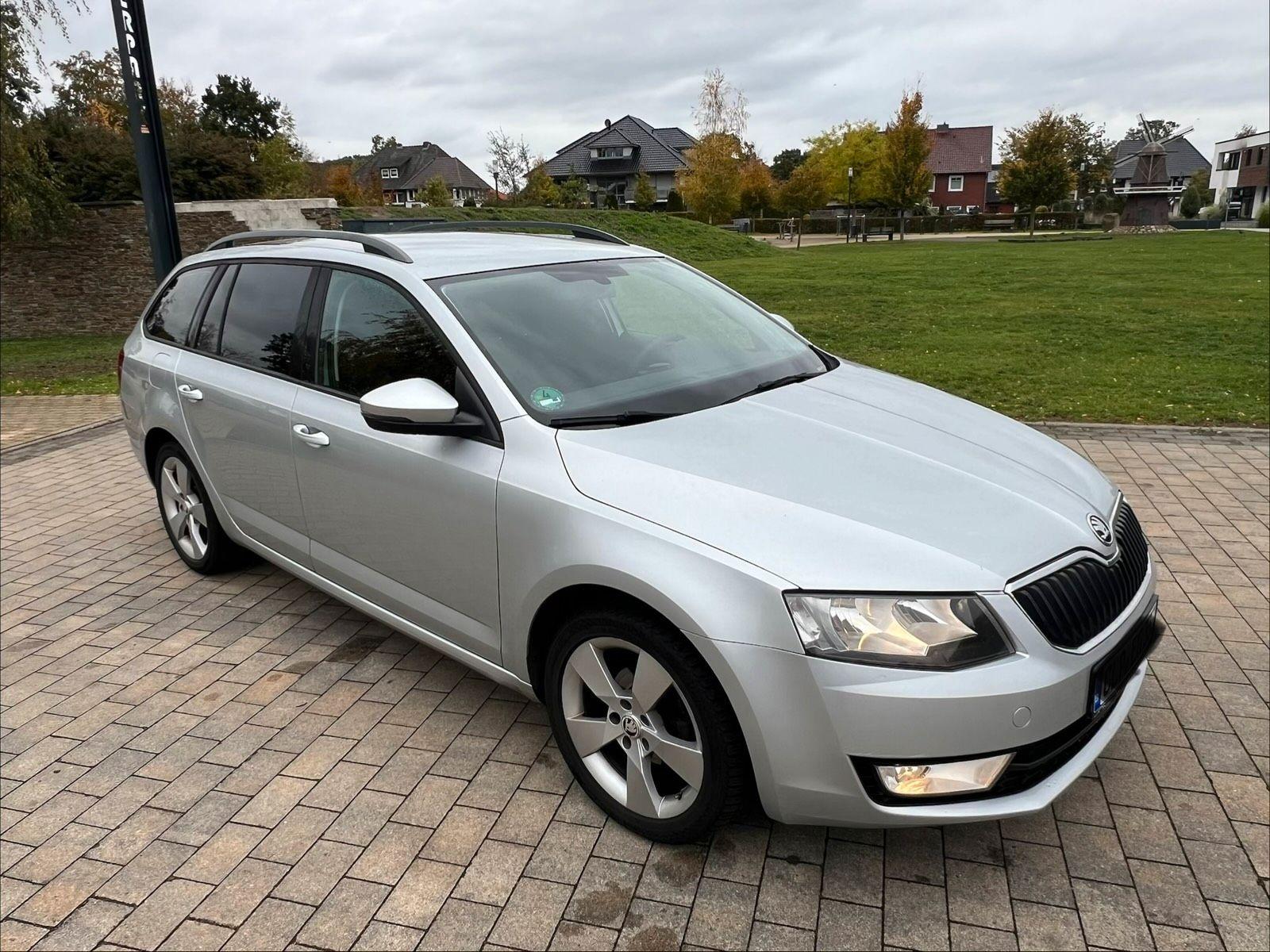 Skoda Octavia 2015 — rear view