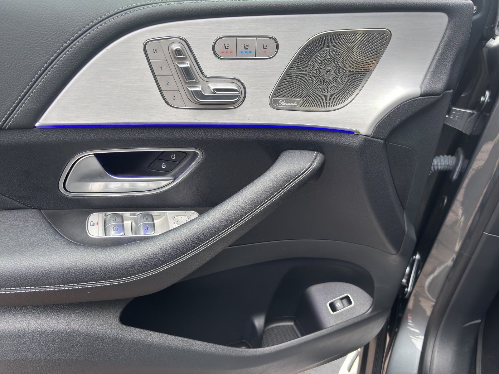 Fahrzeugabbildung Mercedes-Benz GLE450d AMG Prem+ E-Active DISTR Pano AHK Standh