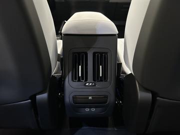 2025 BMW IX3 缩略图 18
