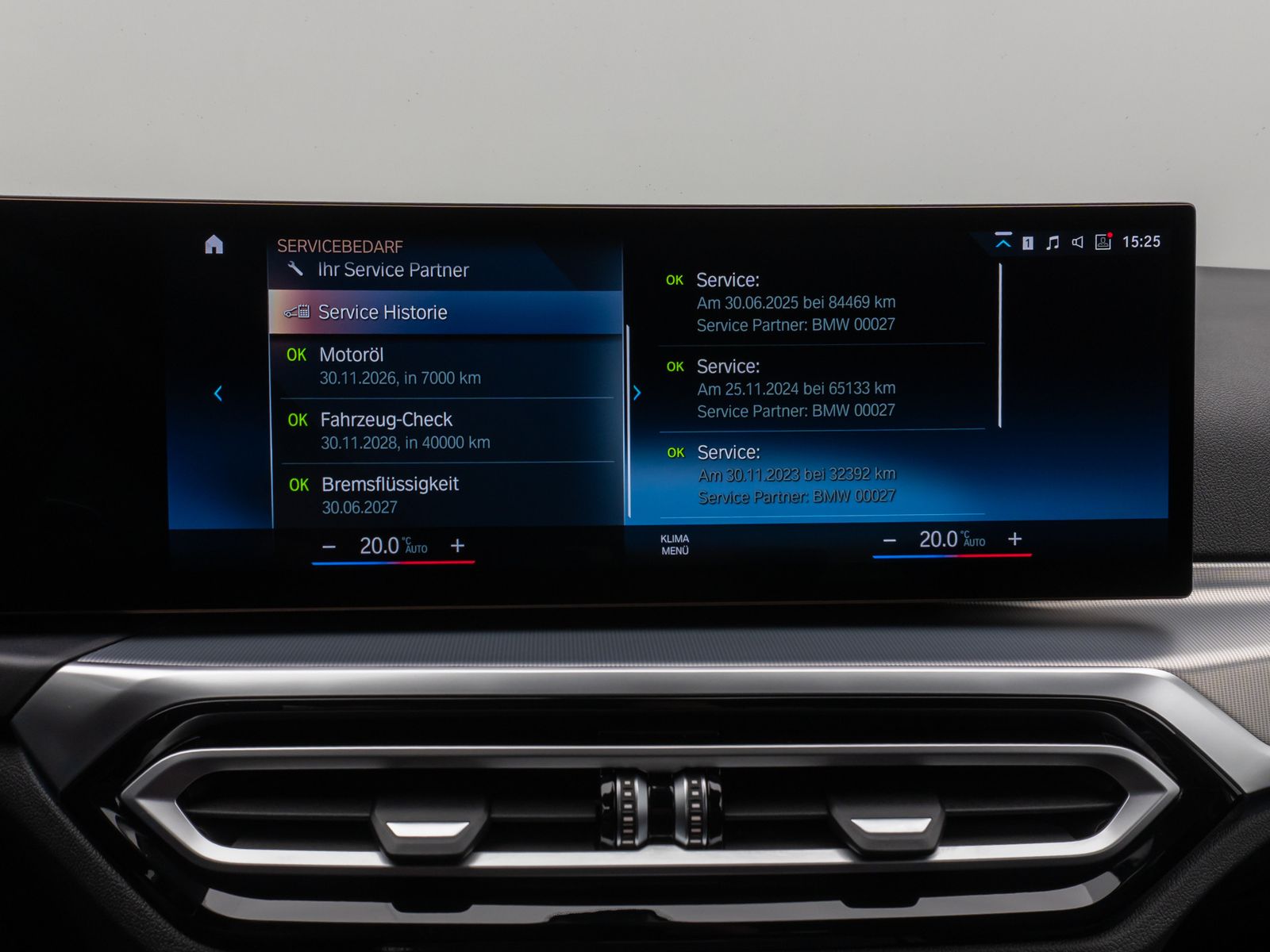 Fahrzeugabbildung BMW 330e M Sport Kamera DAB HUD Alarm Parkassistent