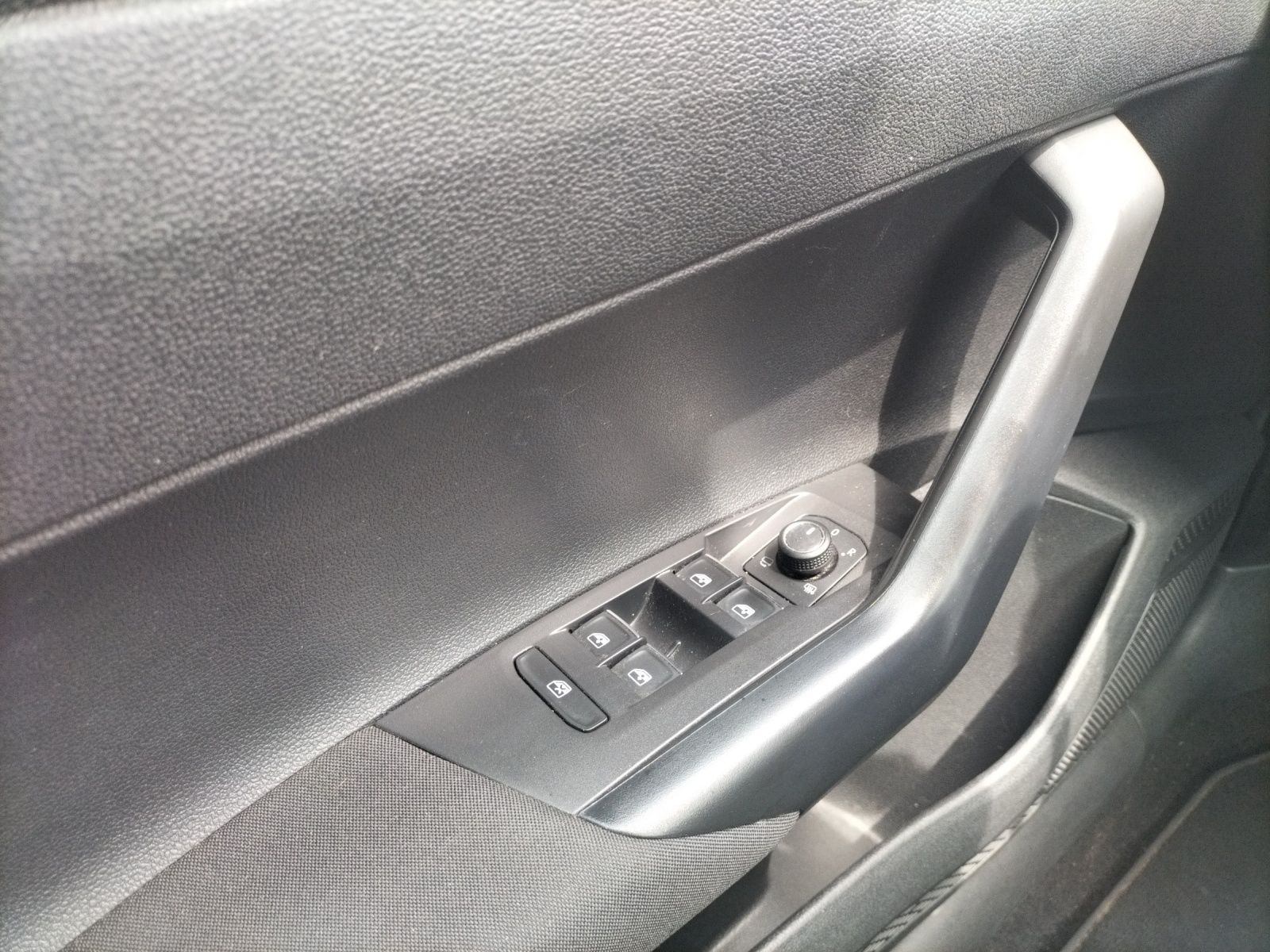 Fahrzeugabbildung Volkswagen Polo VI Highline TSI DSG LED ACC SHZ PDC WeConne