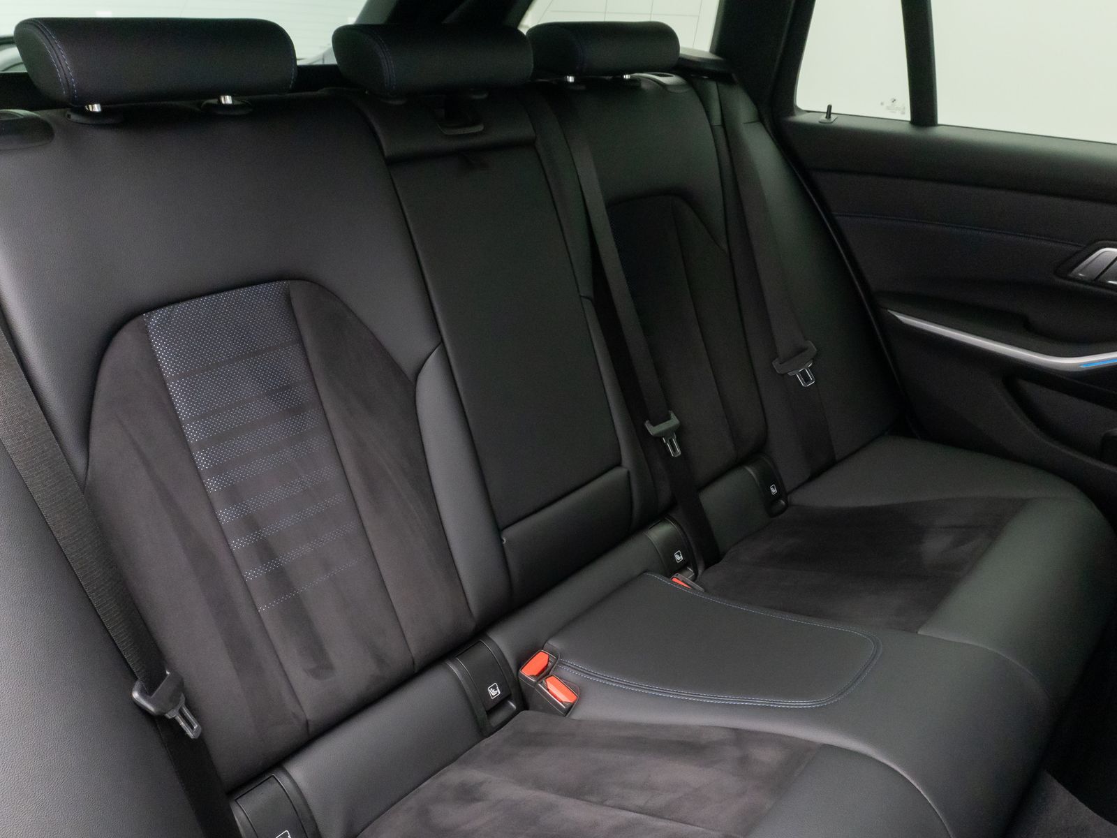 Fahrzeugabbildung BMW 330e M Sport Kamera DAB HiFi Lenkrhzg Alarm 19"