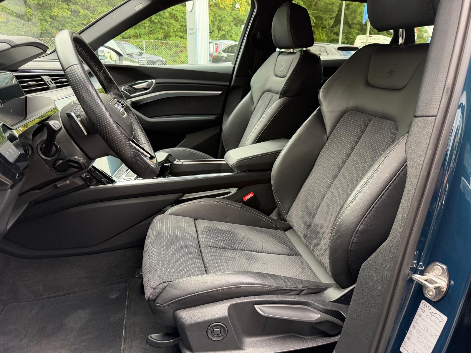 Fahrzeugabbildung Audi e-tron 50 QUATT S LINE 20"+LEDER+LUFT+ACC+KAM+