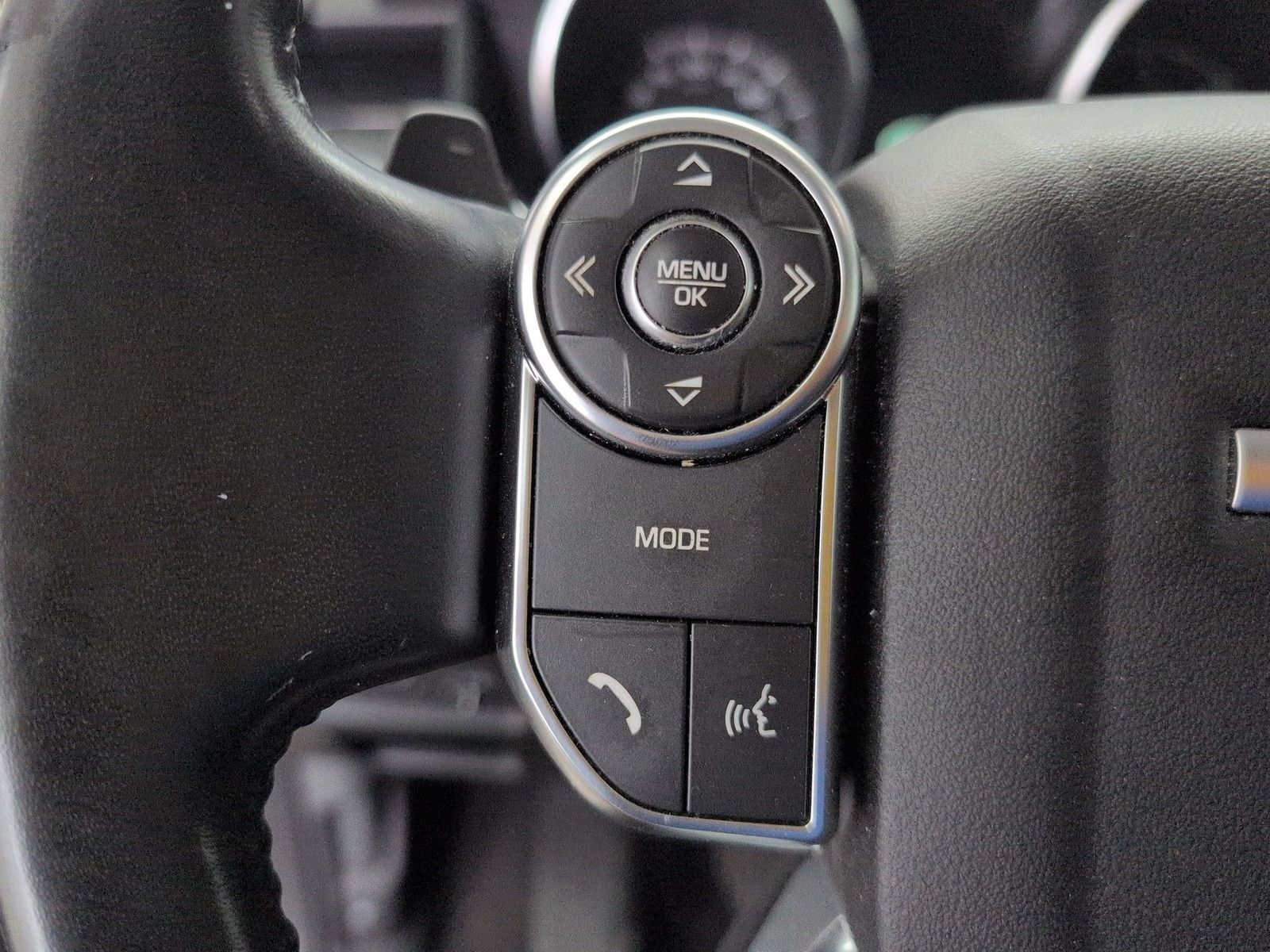 Fahrzeugabbildung Land Rover Discovery 5 2.0 TD4 SE * Leder * AHK * Navi*
