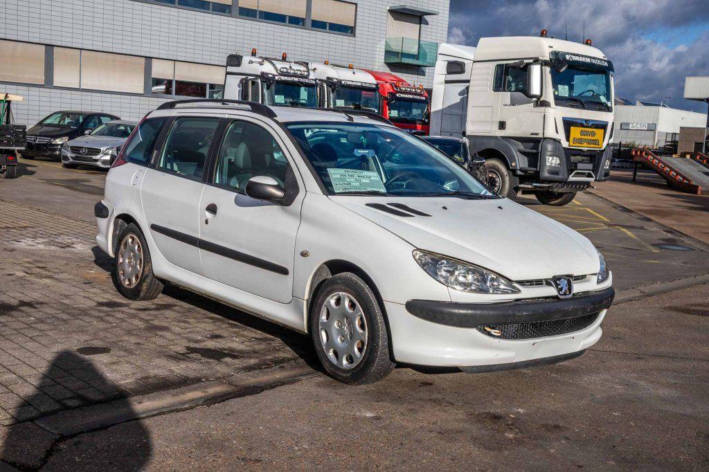 Peugeot  2005 — вигляд ззаду