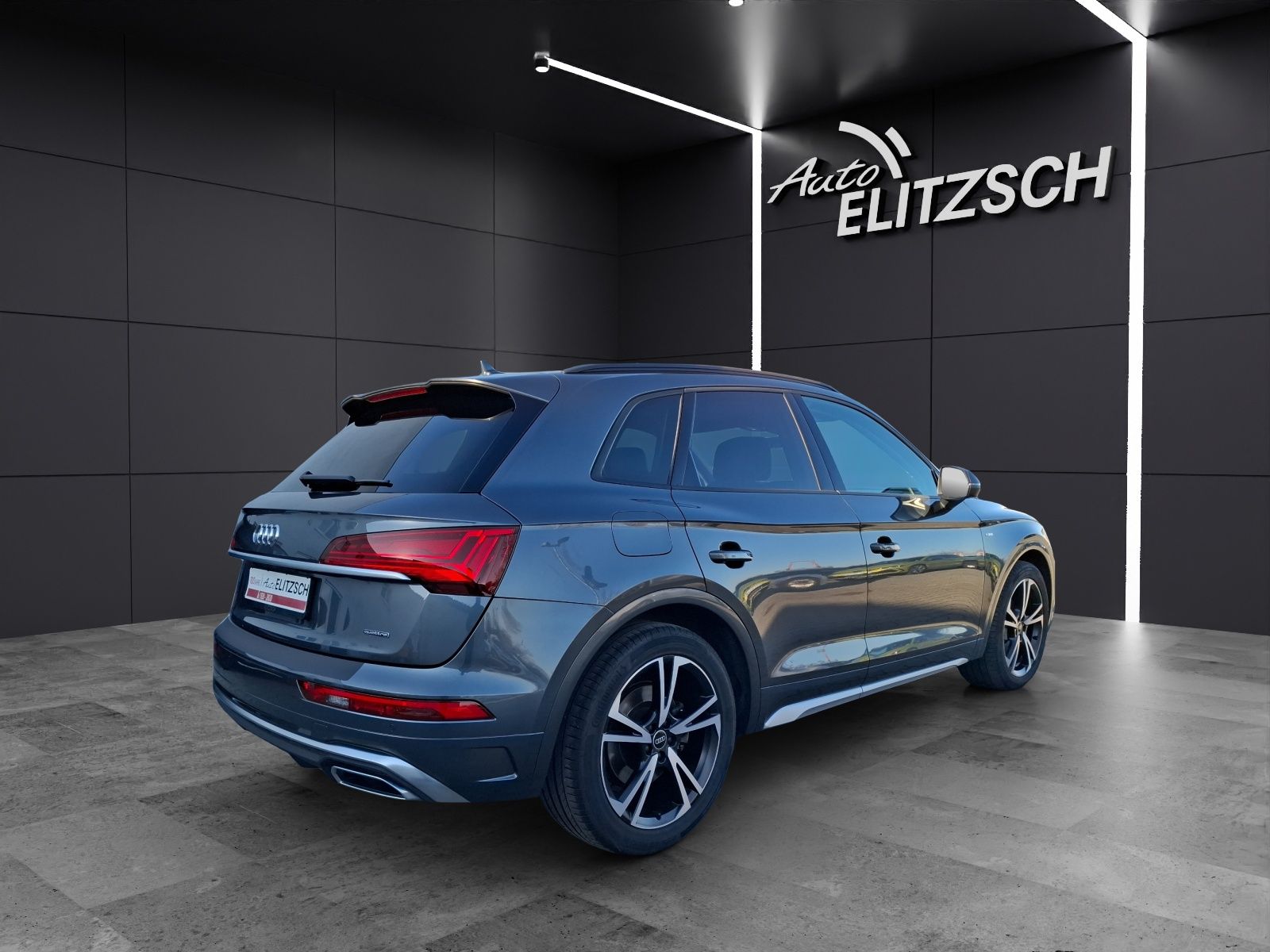 Fahrzeugabbildung Audi Q5 40 TFSI quattro S-line S-tronic Matrix Luft N