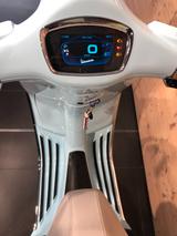 Vespa Primavera 125 S Sonderlackierung babyblau - Offers