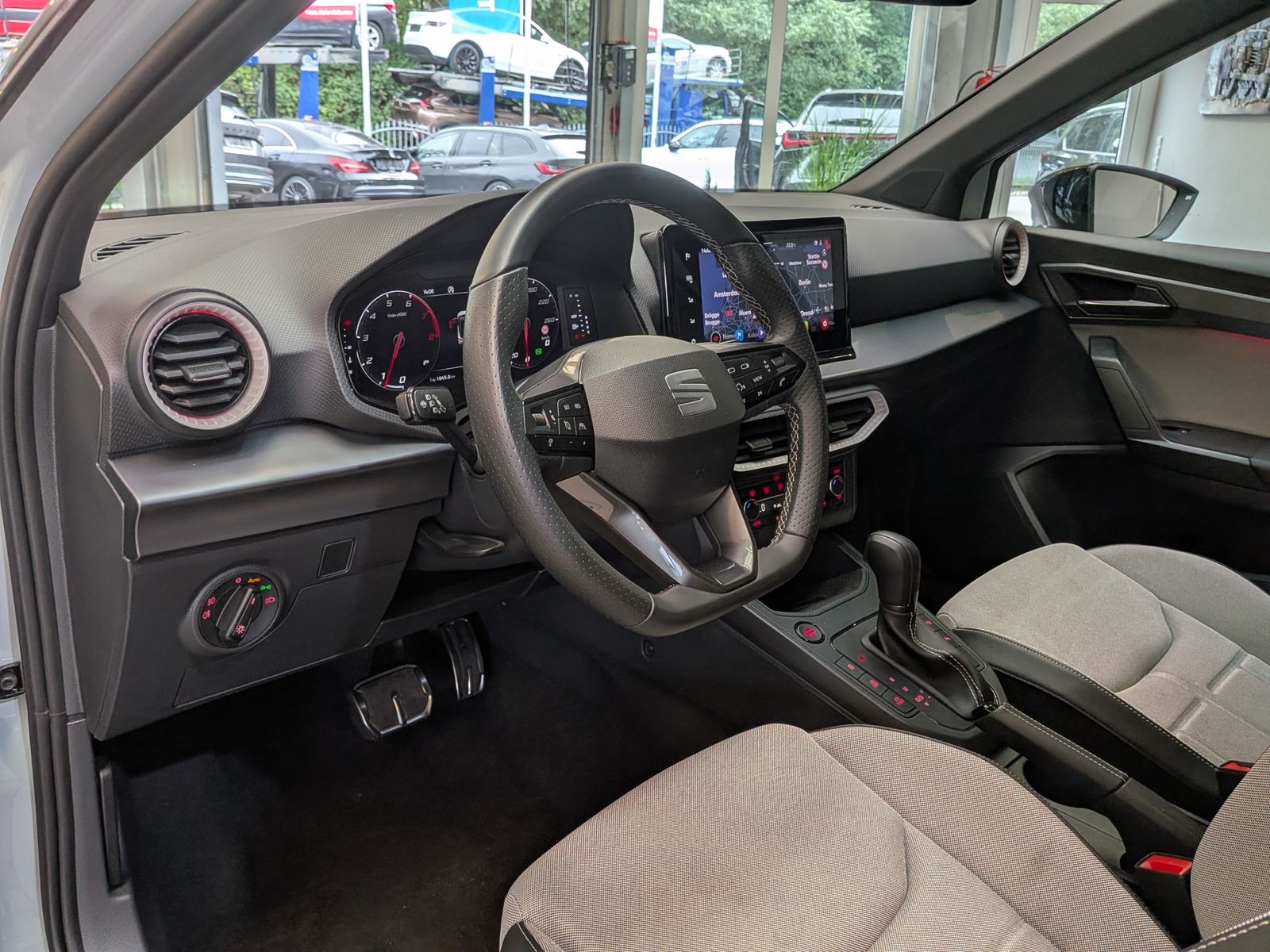 Fahrzeugabbildung SEAT Arona 1.5 TSI FR Black Editio*ACC*KAMERA*LED*18"