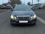 Mercedes-Benz MERCEDES E220 CDI W212 - Mercedes-Benz E 220 aus 2012 mit Diesel-Antrieb: Limousine