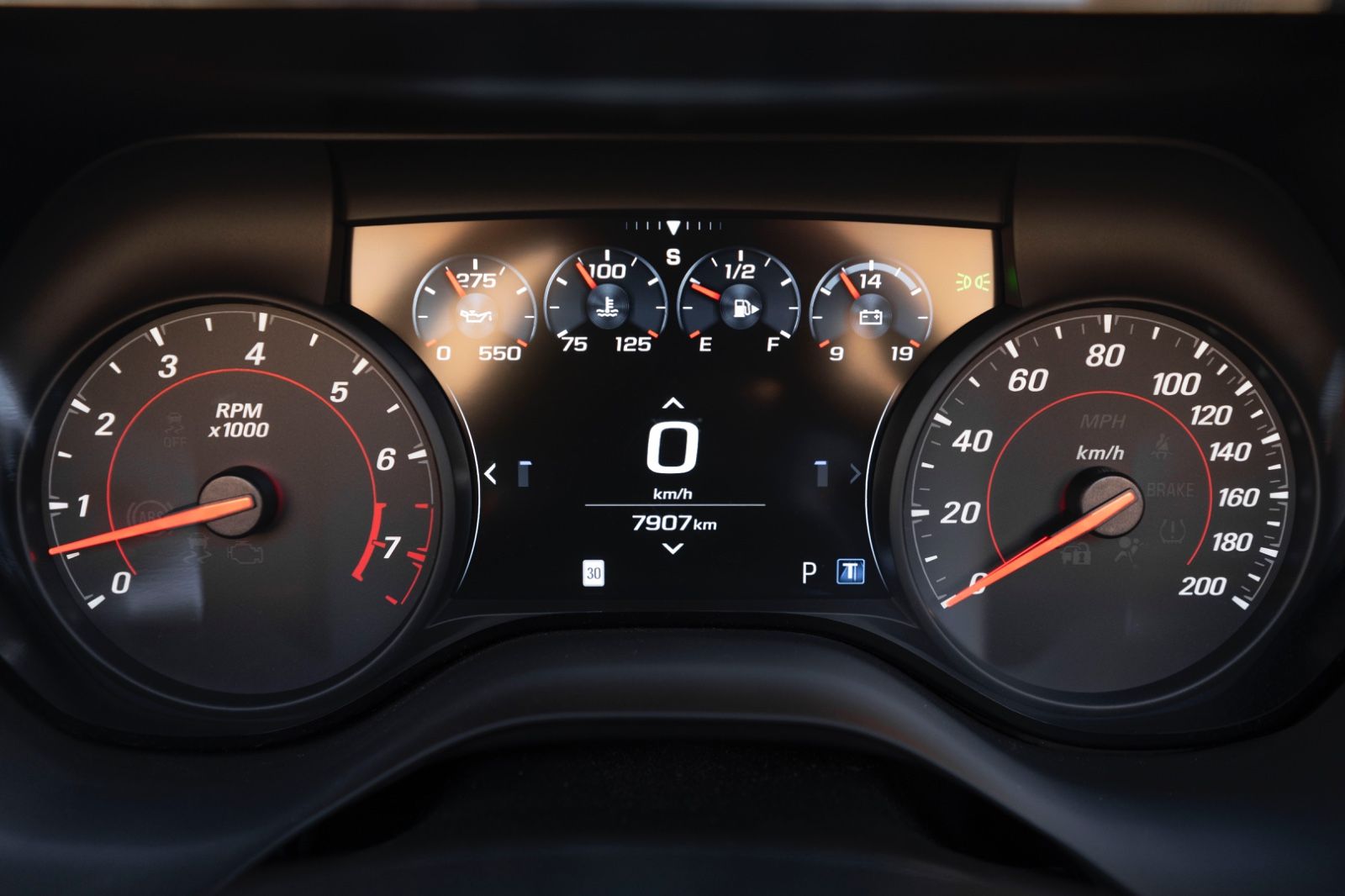 Fahrzeugabbildung Chevrolet Camaro 6,2L V8 Sport HUD KAM NAV CARPLAY BOSE