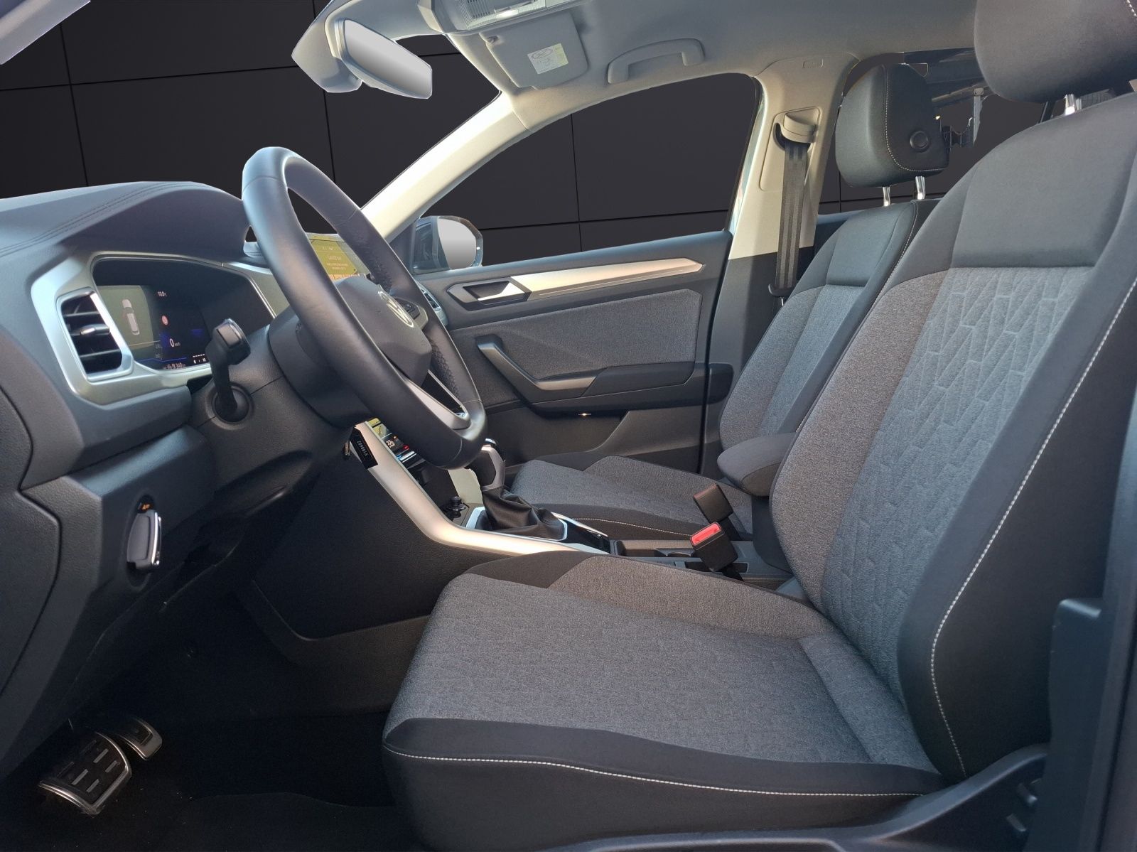 Fahrzeugabbildung Volkswagen T-Roc TSI Move DSG STH LED Navi AID RFK SH