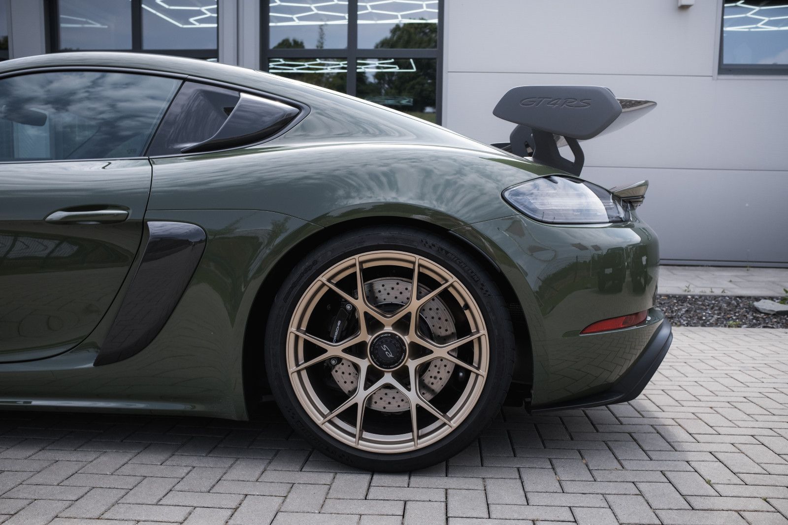 Fahrzeugabbildung Porsche 718 GT4 RS-Weissach-PTS-Lift-LED-Steuer-Folie