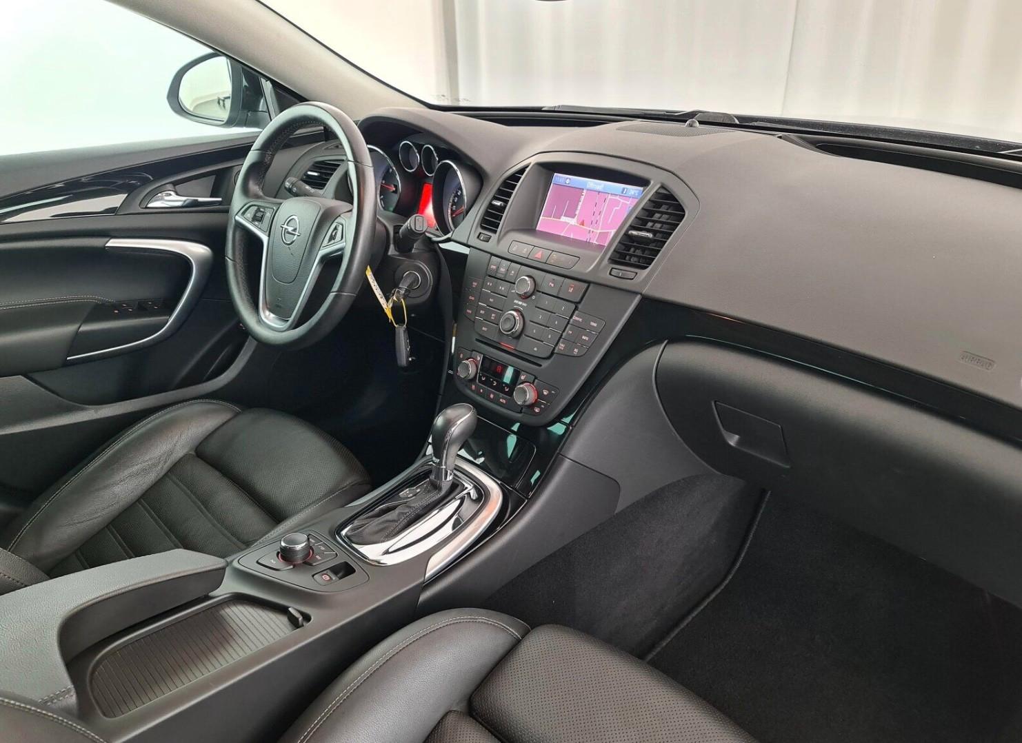 Opel Insignia 2011 — interior
