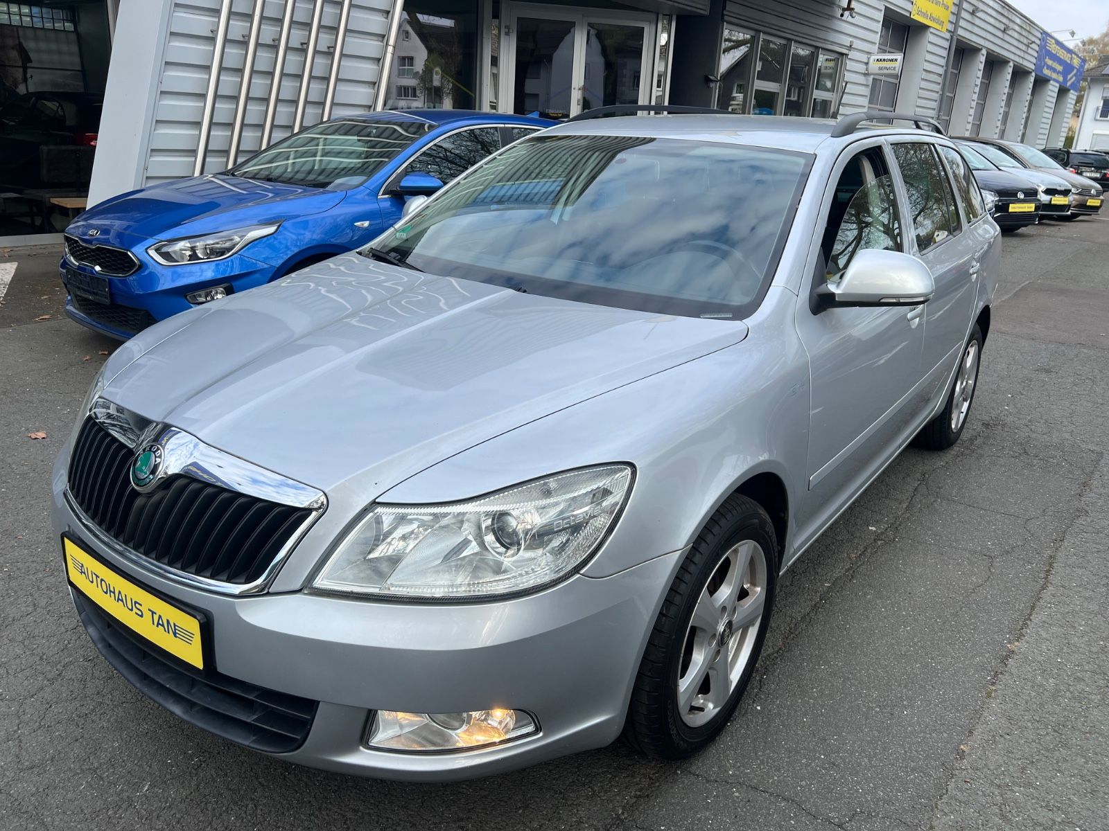 Fahrzeugabbildung SKODA Octavia 1.6 TDI Combi Family * NAVI *AHK*