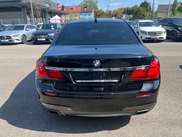 BMW 750 - 5