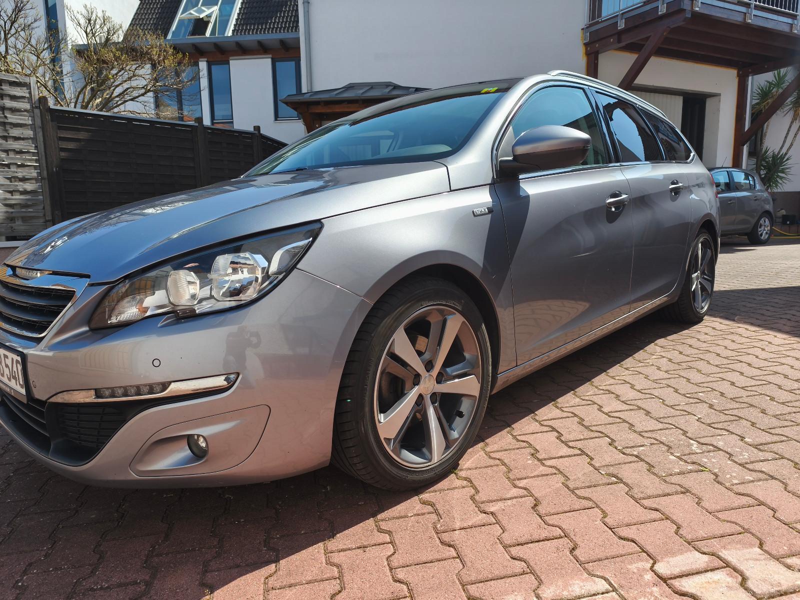 Peugeot 308 2015 — салон