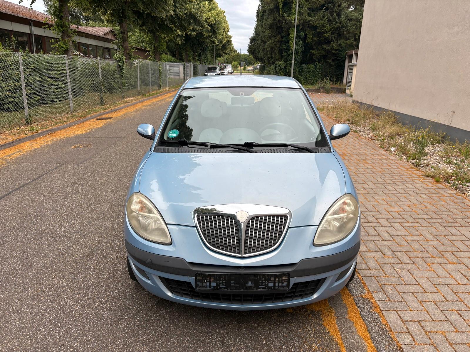 Lancia Ypsilon 1.2 8V Argento Klima TÜV 03/2027