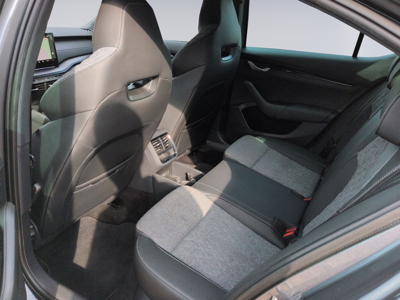 Octavia 1.5 TSI DSG Sportline KAMERA+NAVI+SHZ+