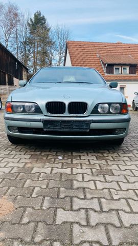 BMW 528