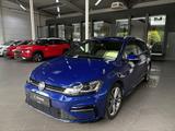 Volkswagen Golf VII 1.5 TSI R-Line LED ACC Virtual Pano - mit Benzin-Antrieb: Blau, Stoff, Kombi, mit Klimaanlage