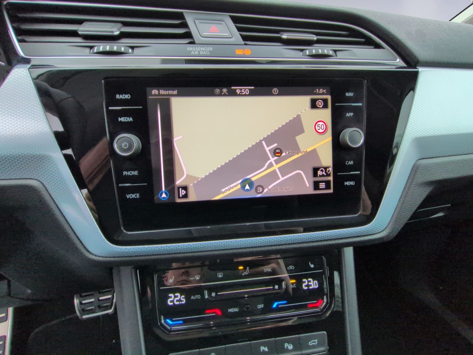 Touran R Line 1.5 TSI DSG 7Sitzer+AHK+PANO+MATRI