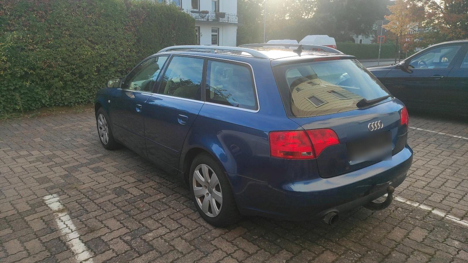 Audi A4 2005 — салон