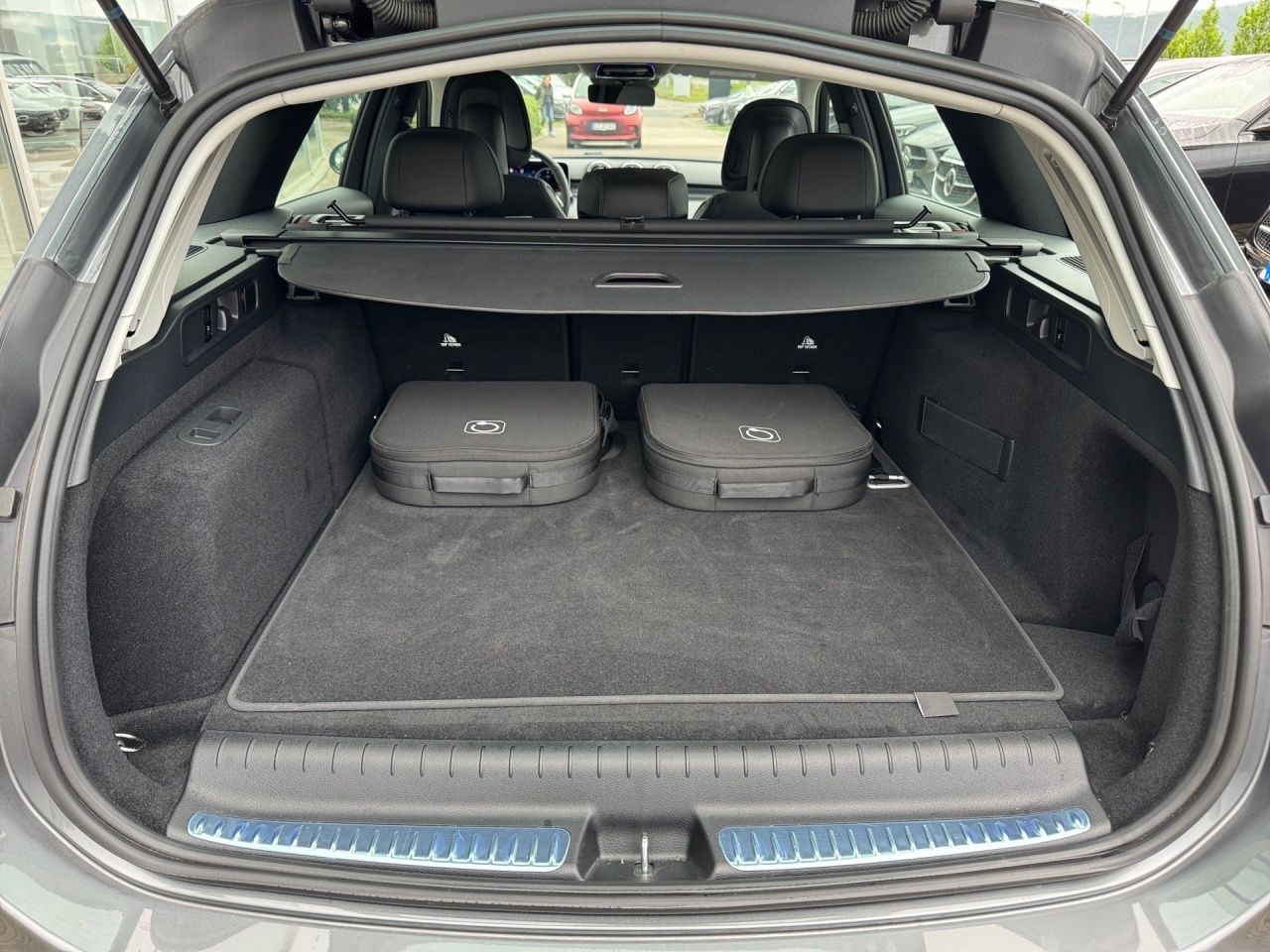Fahrzeugabbildung Mercedes-Benz C 300 de T AVANTGARDE+AHK+MEMORY+LHZG+AMBIENTE+