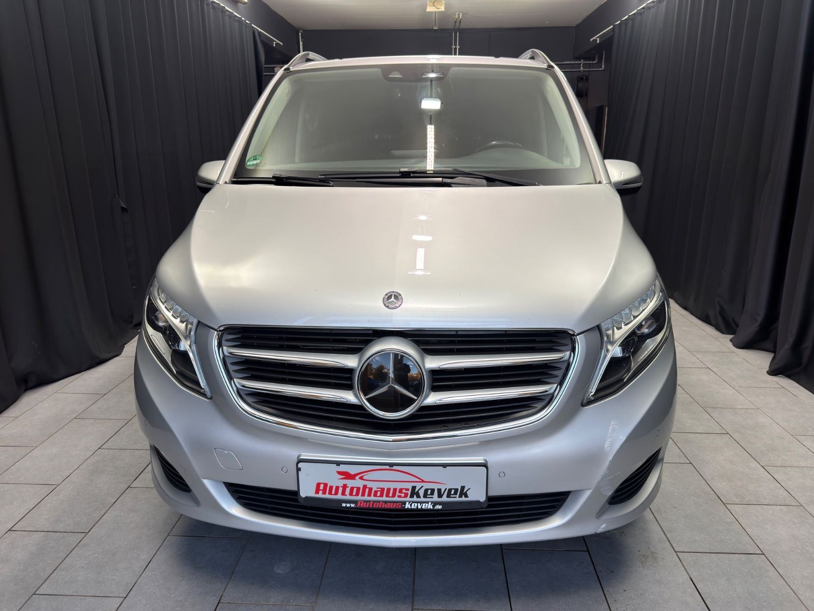 Fahrzeugabbildung Mercedes-Benz V 220 d EDITION 4MATIC lang |ACC|RF-KAMERA|NAVI|