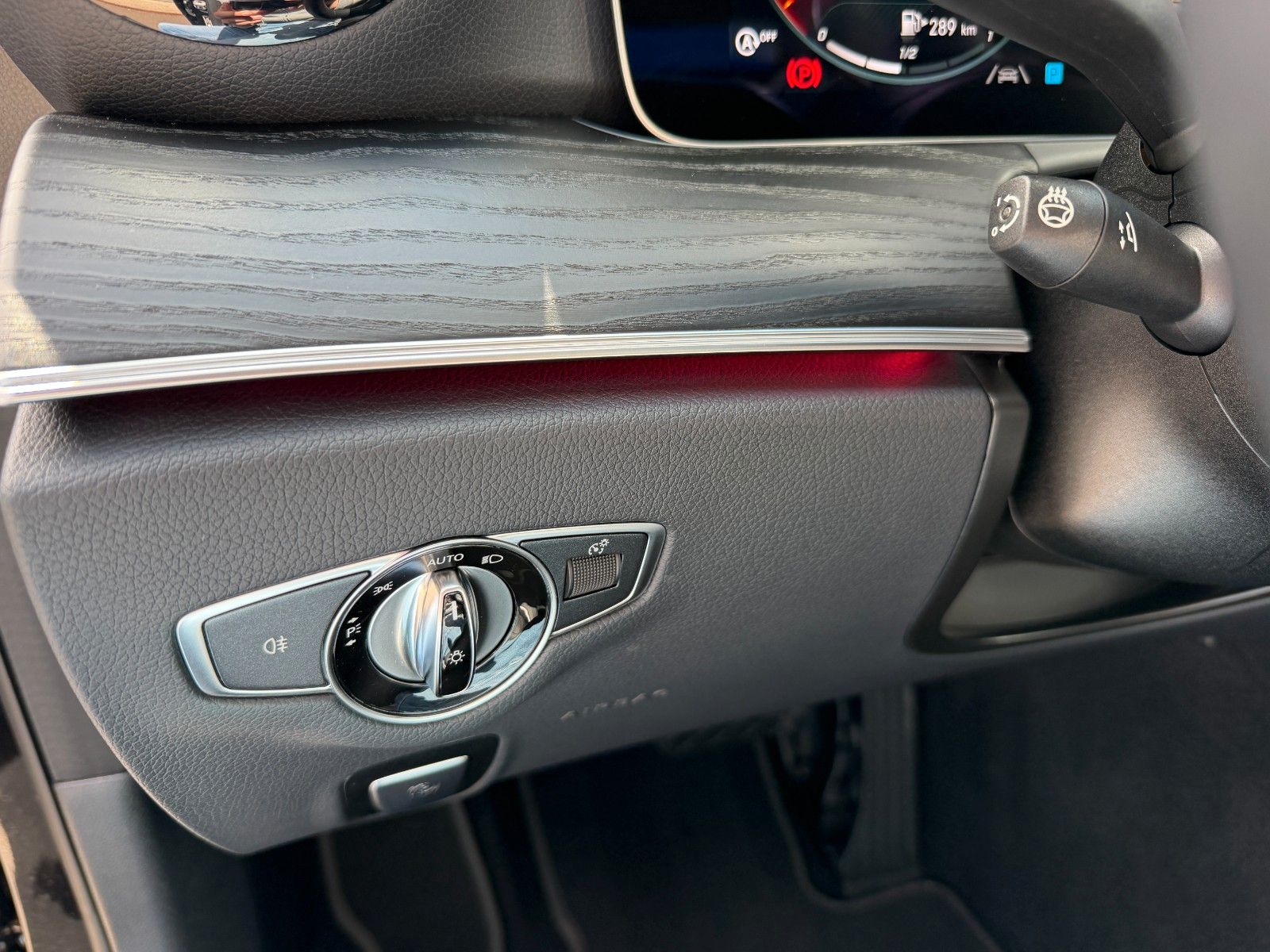 Fahrzeugabbildung Mercedes-Benz E 220 d Avantgarde Night+Burm+Pano+Memory+ILS