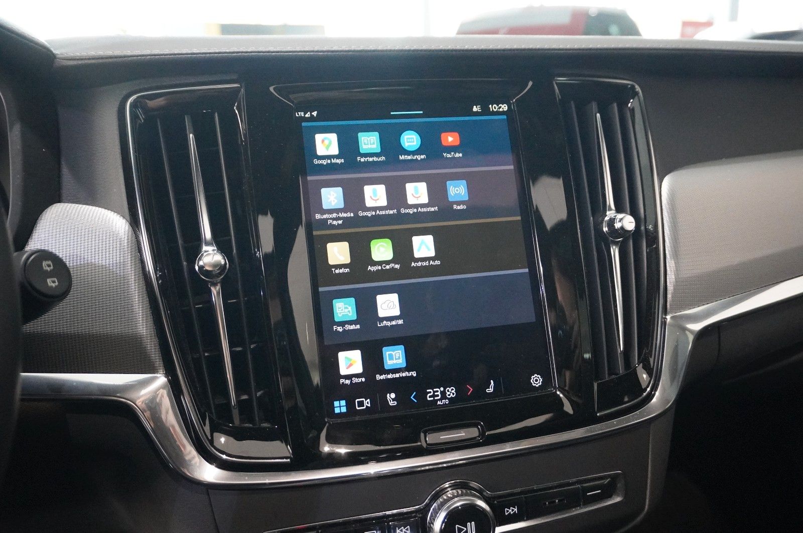 Fahrzeugabbildung Volvo V90 Kombi B4 PLUS DARK NAVI/LED/KAMERA/PANO./H&K