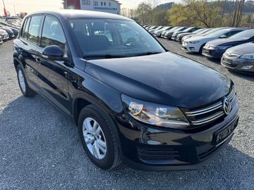 Volkswagen Tiguan - 1