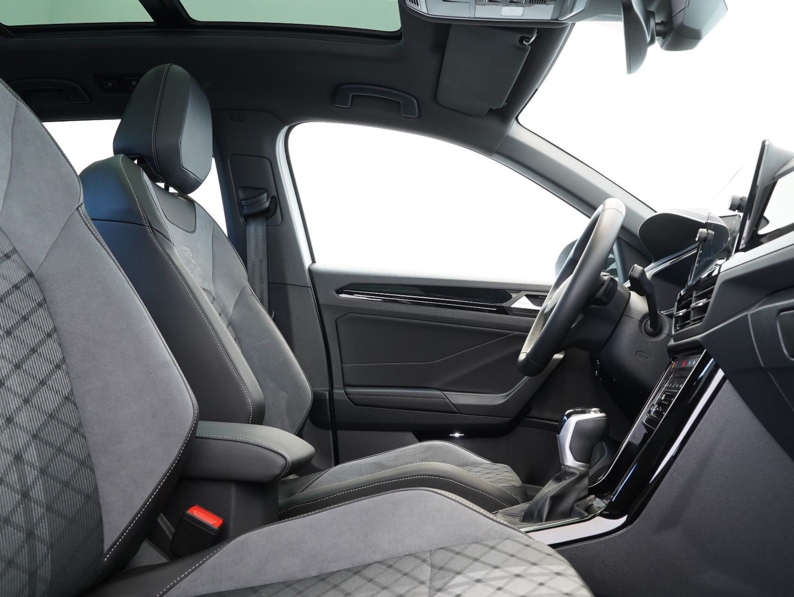 Fahrzeugabbildung Volkswagen T-Roc 1.5 TSI DSG R-Line BLACKSTYLE PANO