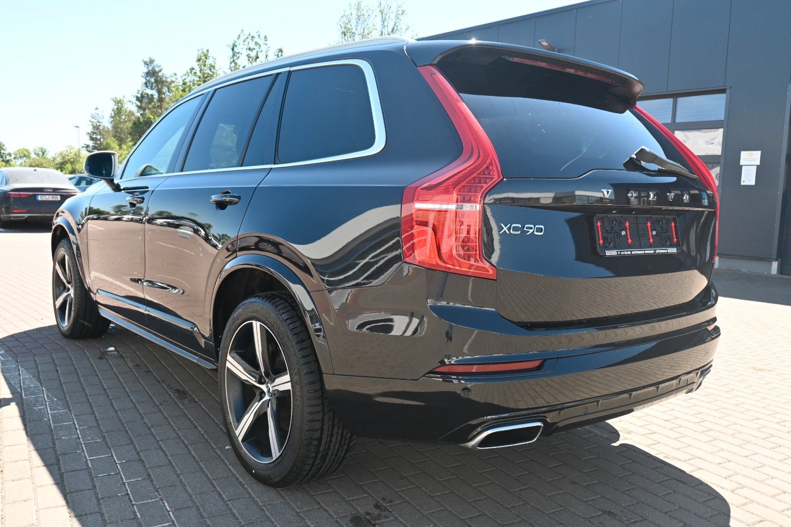 Fahrzeugabbildung Volvo XC90 R Design*D5*PDC*RFK*STHZ*7Si*H&K*MIetkauf