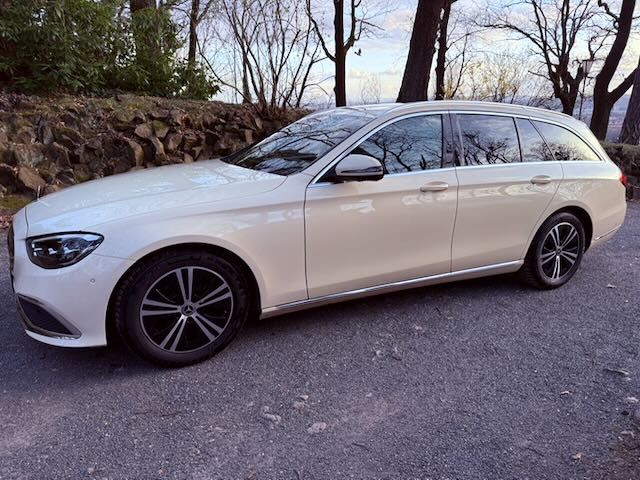 MERCEDES-BENZ E 220 d T Autom. -