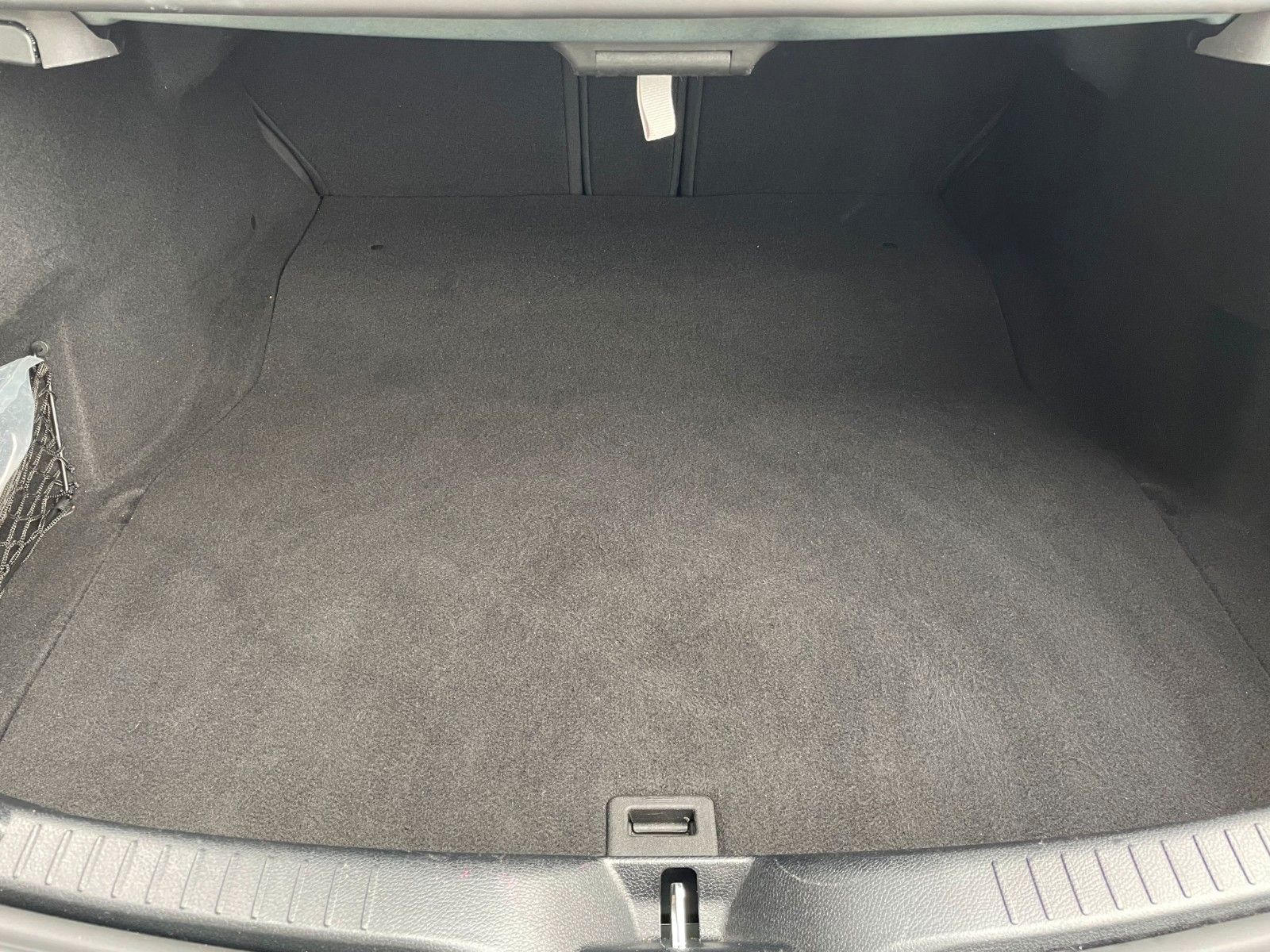 Fahrzeugabbildung Mercedes-Benz C 200 AMG Night+ToTW+R-Kamera+Carpaly+DAB+19"